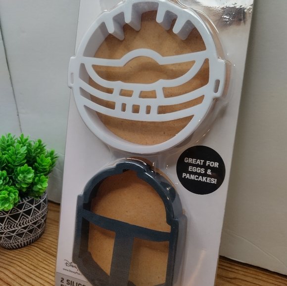 Star Wars Mandalorian Breakfast Silicone Cooking Molds - Picture 5 of 6